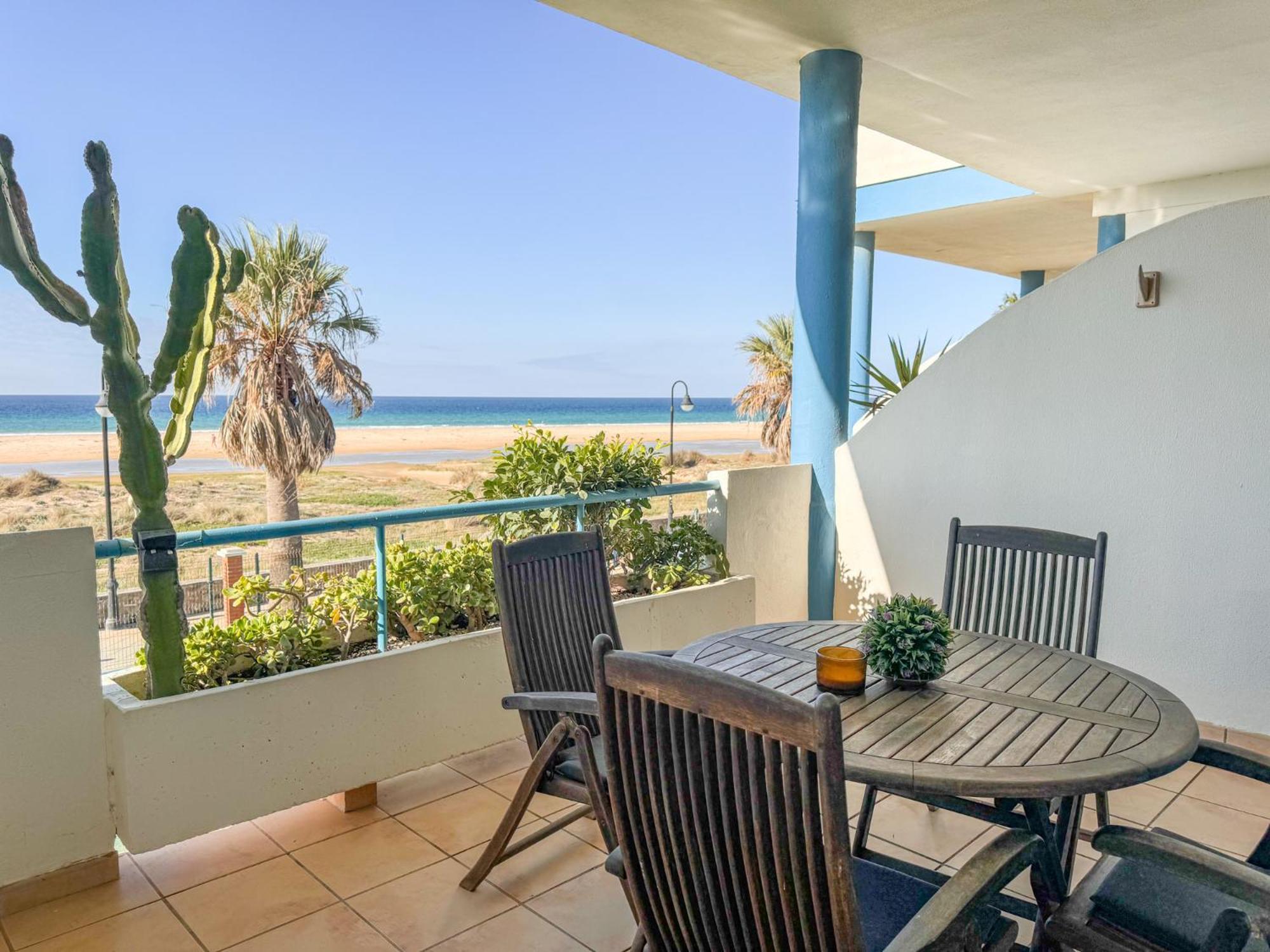 Tarifa Cozy House - Beach Front, Pool, Parking Экстерьер фото